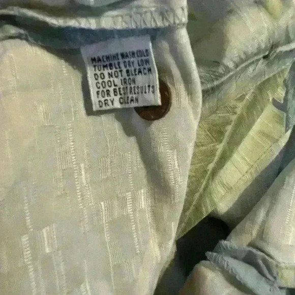 Tommy Bahama 100% Silk Tropical Shirt Size Large. - Picture 4 of 5